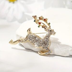 Luxury Rhinestone Reindeer Brooch Pin | Elegant Gold-Tone Holiday Jewelry 🦌 Deer